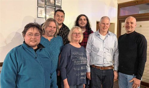 Die Ampfinger SPD-Kandidaten (von links) mit Max Wiltschka (OV Waldkraiburg) Bernhard Vogel, Patrick Hüller (SPD-Landratskandidat), Angela Vogel, Raoul Bertrand, Stefan Laub und Rainer Himmelsbach.Foto  Stettner