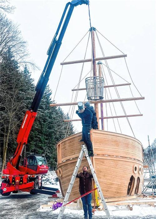 Die Arbeiten an dem Schiff für Prinzessin Diana bei Richter Spielgeräte in Frasdorf laufen auf Hochtouren.Fotos © Richter
