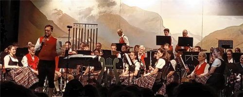 Die Aschauer Musikkapelle wurde von Michael Morgott (vorne links) dirigiert.Foto Musikkapelle Aschau