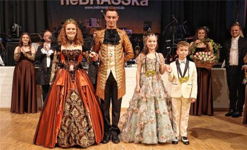 Die beiden Prinzenpaare der Bubaria Buchbach begeisterten die Ballbesucher mit ihren gekonnten Auftritten.Foto Bubaria