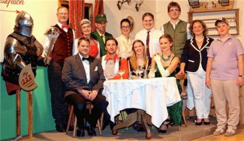 Die Darsteller des Wendelsteintheaters Brannenburg mit dem Stück „A Mordsgschicht“. Foto Wendelsteintheater Brannenburg