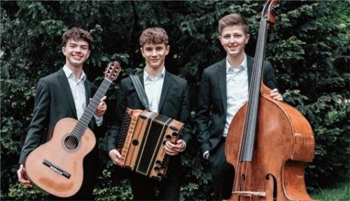 Die drei jungen Musiker haben sich in der Schule kennengelernt: (von links) Benno Panhans, Jakob Kastner und Raphael Bauer.Foto montero