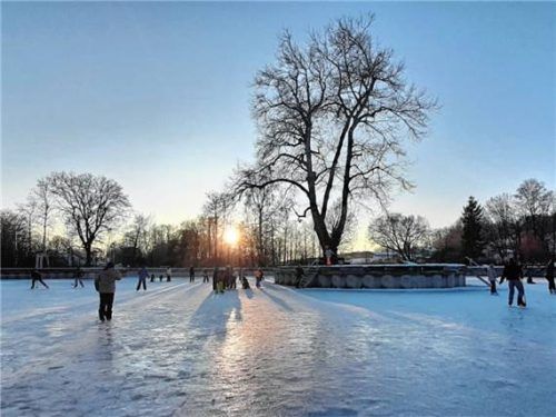 Die Eisfläche im Haager Naturfreibad.Foto  re