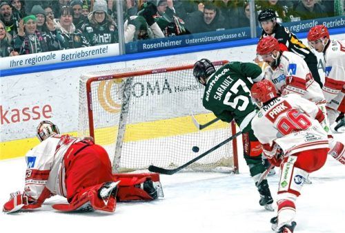Die Erlösung: Charlie Sarault schießt hier zum 1:0 ein.