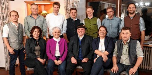 Die Gemeinderatskandidaten der überparteilichen Wählergruppe Samerberg. Fotos Deindl