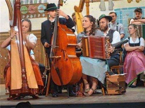 Die Geschwister Strasser aus Riedering. Fotos Adersberger