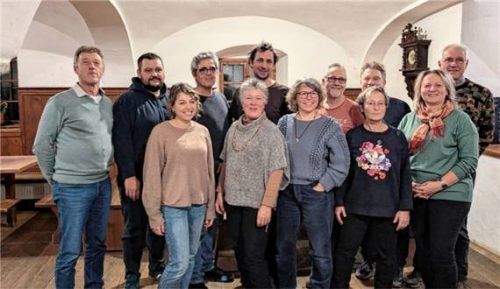 Die gewählten Kandidaten: (vorne von links) Anna Waldner-Schindler, Bärbel Haberstock, Andrea Knoll, Sabine Kluge, Christine Kreck sowie (hinten von links) Josef Fuchs, Korbinian Schindler, Stefan Knoll, Janni Schnizlein, Willi Kreck, Roland Lechner und Andreas Kluge. Foto Schnizlein