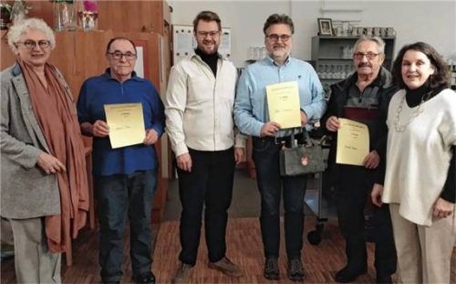Die Gewinner des Schafkopfturniers (von links): Zweite Bürgermeisterin Ilse Preisinger-Sontag, Albert Putz (2. Platz), Bürgermeister Michael Hetzl, Stefan Trommler (1. Platz), Raimund Kmetetz (3. Platz) sowie Organisatorin und Seniorenreferentin Claudia Hausberger.Foto  re