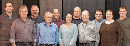 Die Kandidaten der Freien Wähler/SPD (von links): Reinhard Weindl, Alwin Feichtgruber, Josef Mayrhofer, Michael Moosner, Franz Hoferer, Veronika Hoffmann, Stefan Herbrechtsmeier, Tobias Stauber, Andrea Eichinger, Andreas Eichinger. Foto Angermeier