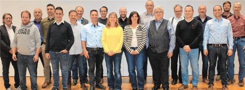 Die Kandidaten samt Listenplatz: (von links) Alexander Wimmer (Ersatzkandidat), Florian Wieland (13), Alfons Schwerdtel (16), Sebastian Stohn (11), Michael Jegg (10), Christian Richter (5), Roman Hörfurter (3), Felix Hörfurter (8), Andreas Harnisch (15), Gesine Hoffmann-Wronski (7), Anton Aitermoser (9), Silke Frank (14), Wolfgang Himmelstoß (2), Johann Kosek (1), Peter Rampfl (12), Matthias Hildebrand (17), Christoph Becke (18), Christian Hittmann (6), Manfred Raig (20) und Klaus Höglauer (4).Foto re