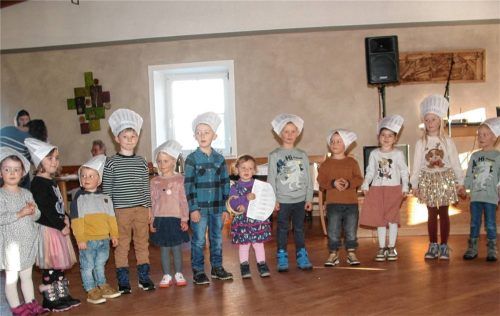 Die Kinder des Kinderhauses „Antonius“ Ranoldsberg sorgten mit ihrer Aufführung für die Unterhaltung der Senioren. Foto Einwang