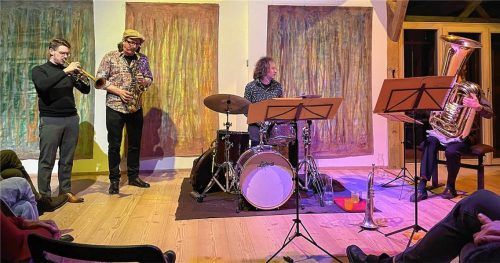 Die Magnus Mehl Tiny Brass Band geht ans Werk.Foto kirchner