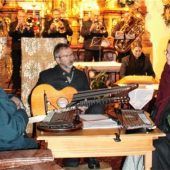 Bänke reichen nicht beim Alpenländischen Weihnachts- und Dreikönigssingen