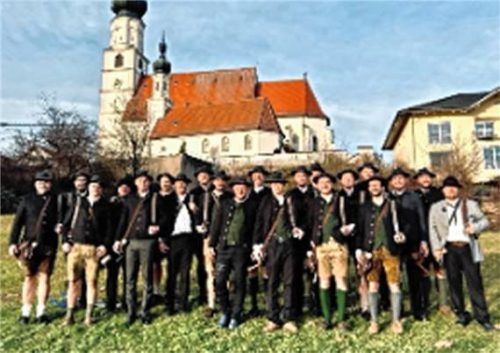 Die noch junge Abteilung der Böllerschützen.Foto re