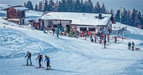 Die Tage mit Skibetrieb auf der Kampenwand werden immer weniger. Früher wurden hier sogar offizielle Wintersport-Wettbewerbe ausgetragen. Foto Rosenwink