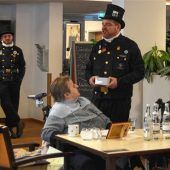 Kaminkehrer sorgen für Freude bei Senioren