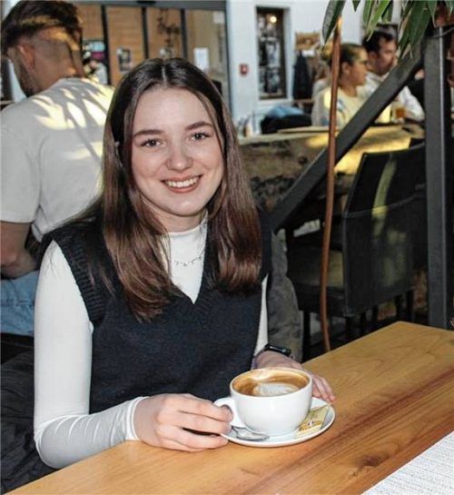 Diesen Cappuccino hat sich die 21-jährige Cornelia Zanuttini nach dem Prüfungsstress redlich verdient.Foto Huckemeyer