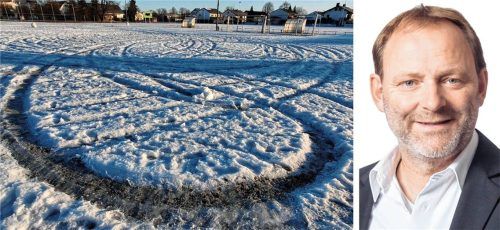Driftübungen auf dem Trainingsplatz des FC Mühldorf. Das wäre nicht passiert, wenn die Veranstaltung in einem Wirtshaus stattgefunden hätte, sagt Gastwirt und Mühldorfer Dehoga-Chef Holger Nagl (kleines Bild).Fotos  Enzinger/Archiv