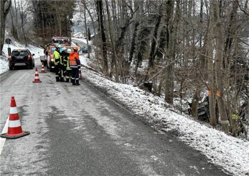 Durch Zufall haben die Einsatzkräfte in Ramerberg ein Unfallauto bei Anger entdeckt.Foto barth