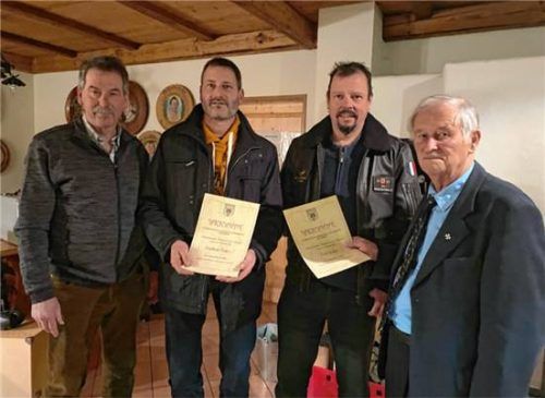 Ehrende und Geehrte: (von links) Helmut Schwarzenböck, Englbert Huber, Fred Giebel und Ludwig Meindl. Foto meindl