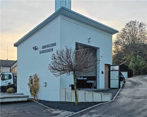 Ein Nahwärmenetz wie hier in Form der Dorfheizung Schossbach könnte künftig auch Erharting versorgen.