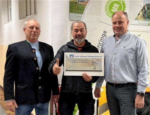 Ein Zeugnis von regionaler Solidarität und gemeinschaftlichem Engagement: Wolfgang Lohr, Erster Vorsitzender MR AÖ/MÜ, mit Alfons Hasenknopf, Vorsitzender Suibamoond, und Peter Falter, Geschäftsführer MR AÖ/MÜ.