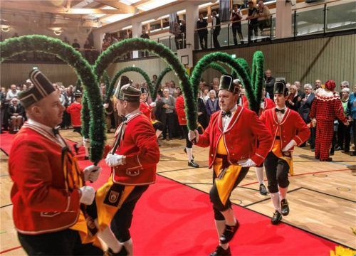 Eine gelungene Überraschung war der Auftritt der Kolbermoorer Schäffler in der voll besetzten Max-Joseph-Halle. Foto re