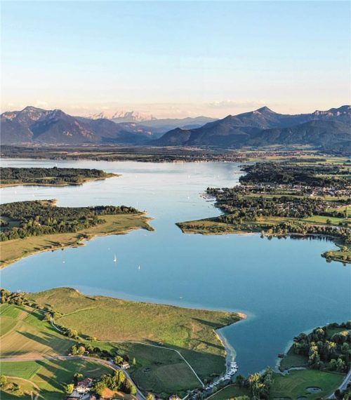 Eine neue dwif-Studie zur wirtschaftlichen Bedeutung des Tourismus in Prien belegt für das Jahr 2024, dass die Marktgemeinde deutlich von den Gästezahlen profitiert.