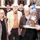 Kaminkehrer bringen gute Wünsche ins Rathaus