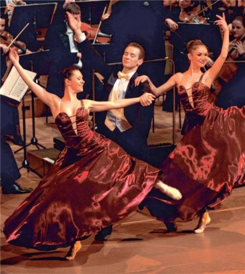 Für das Auge ist mit Tanzeinlagen des K&K Balletts ebenfalls etwas geboten. Foto Lehmann