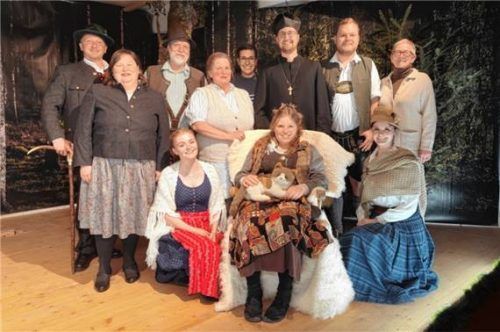 Für das Stück „Verhexte Hex“ aus der Feder von Erfolgsautor Ralph Wallner probten die Theaterleute fleißig. Foto re