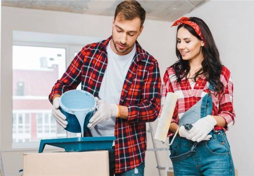 Für kleinere Verschönerungsmaßnahmen muss hin und wieder auch der Mieter ran. Foto Smarterpix/IgorVetushko