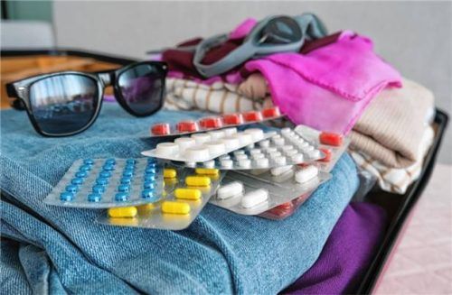 Gehört immer ins Gepäck: eine Reiseapotheke. Foto Adobestock