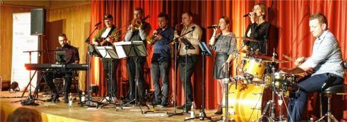 Gespielt wurden Popsongs und Balladen in eigenen Arrangements.Foto re