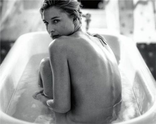 „Girl in Bath, London“ lautet der Titel dieses Fotos. Foto Sammlung SpallArt