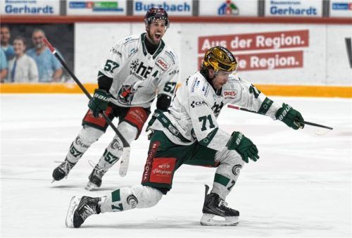 Goldhelm Scott Feser trug mit zwei Treffern zum Starbulls-Erfolg bei.Foto Andreas Chuc