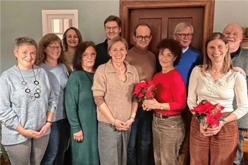 Haben in diesem Jahr viel vor: (von links) Regina Prokopetz, Christine Schmidt, Sophie Link, Anita Schmid, Zweiter Vorsitzender Christoph Declara, Monika Schmid, Anton Kathrein, Vorsitzende Doris Binder, Christian Brückmann, Chorleiterin Anna Töller und künstlerischer Leiter Karl Prokopetz. Foto re