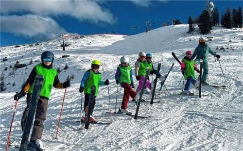 Hoch das Bein: Gelungener Kinderskikurs 2025/26 in der Almenwelt Lofer. Foto Dav