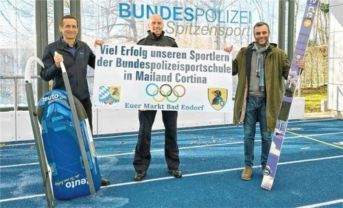 Hoffen auf ein gutes Abschneiden der Olympioniken der Bundespolizeisportschule: (von links) Kurdirektor Peter Helfmeyer, der Leiter der Bundespolizeisportschule, Polizeidirektor Thomas Leuthardt, und Bürgermeister Alois Loferer. Foto Ammelburger