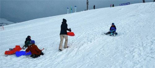Hohe Akzeptanz erfuhr die Präparierung der Loipen und des Rodelhangs mit Maschinenschnee.Foto Hauser