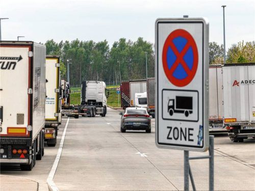 Hoher Parkdruck auf deutschen Rastanlagen.Foto aum