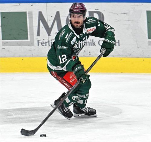Im Aufwind: Kapitän C.J. Stretch von den Starbulls Rosenheim.Foto Hans-Jürgen Ziegler