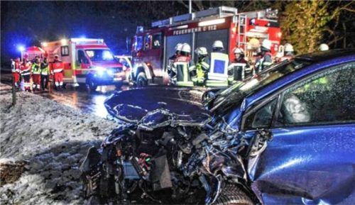 Im Ortsteil Schmidhausen der Gemeinde Tuntenhausen ereignete sich am Montagabend ein schwerer Unfall.Foto  Reisner