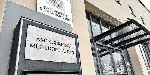 Das Amtsgericht in Mühldorf. Ein 35-jähriger Mühldorfer wurde hier wegen seines langjährigen Drogenkonsums ins Gefängnis geschickt. Foto  Klemm