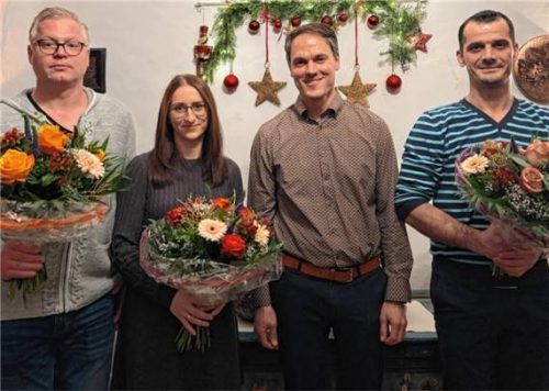 Jan Liedermeier wurde für 25 Jahre im Betrieb von Andrea und Tobias Empl geehrt sowie Albert Skrijelj für zehnjährige Betriebszugehörigkeit (von links). Foto sutherland