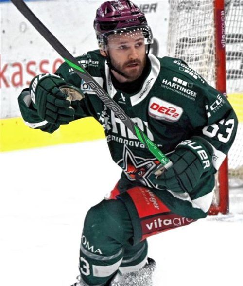 Jordan Taupert und die Starbulls Rosenheim haben das nächste Auswärtsspiel vor der Brust.Foto Hans-Jürgen Ziegler