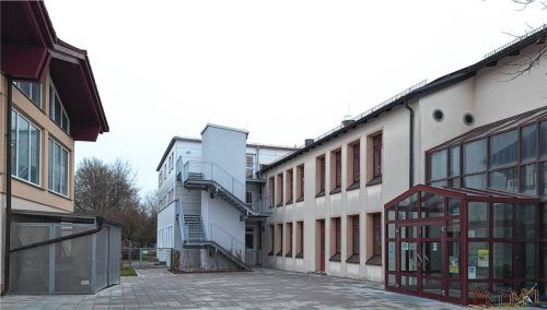 Kindergartenanbau mit Lift und Fluchttreppe: Die Erweiterung war notwendig, ließ sich aber nur mit Schulden finanzieren. Foto huber