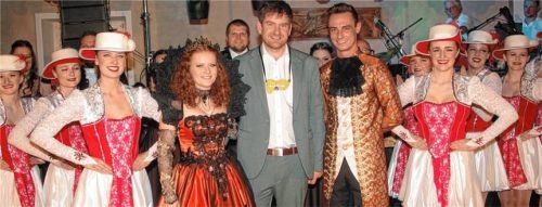 Martin Oberbauer nach der Ordensverleihung durch das Buchbacher Prinzenpaar.Foto  Einwang