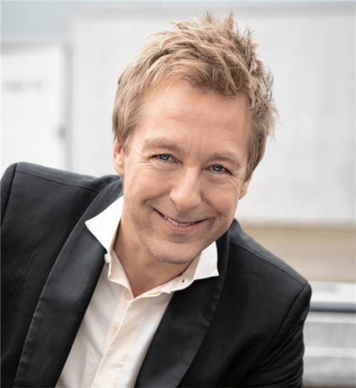 Max Müller kommt in den Mareis-Saal. Foto RE