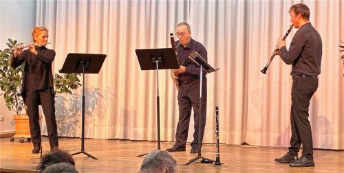 Minutiöses Zusammenspiel: (von links) Alice Guinet, Alejandro Vila und Emanuel Wilhelm. Foto Prokop